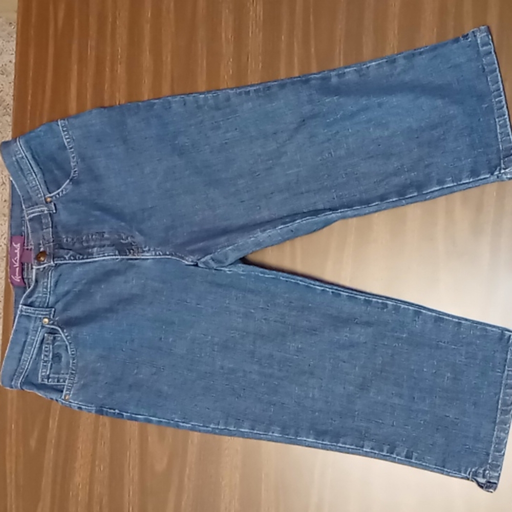 Gloria Vanderbilt Jean Capris Size 10P